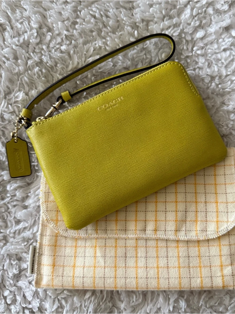 Coach Corner Zip Wristlet Summer Chartreuse Cross Grain Leather w. FREE dust bag
